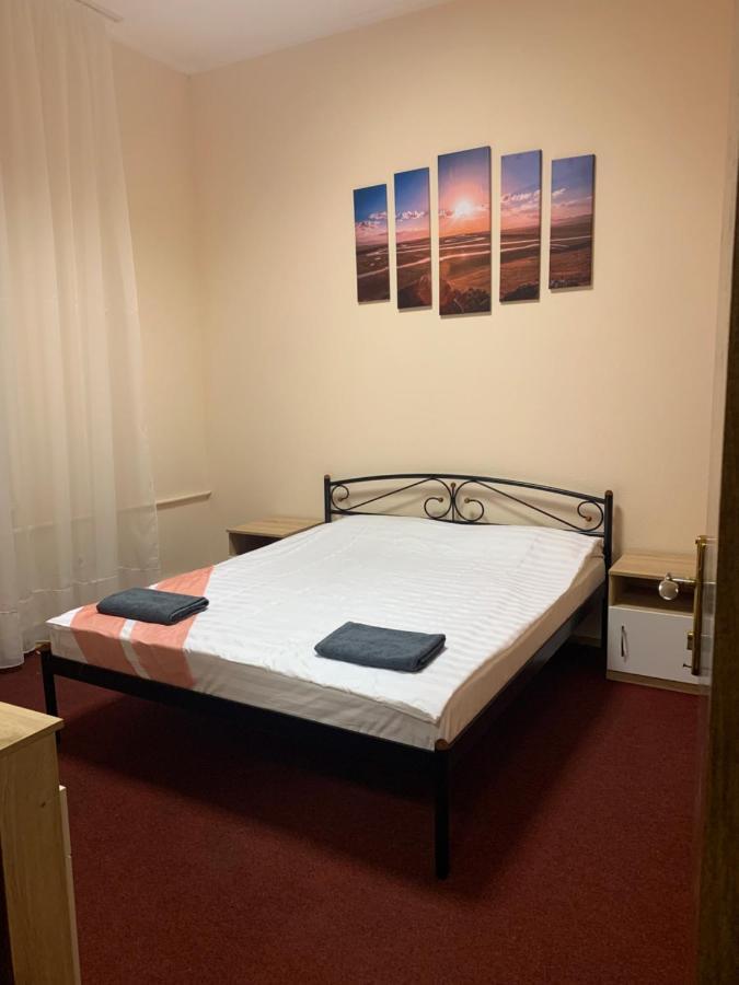 U-Compass Hostel เคียฟ ภายนอก รูปภาพ